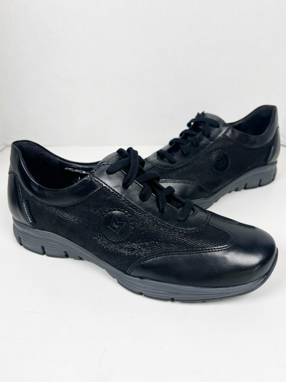 MEPHISTO Women’s Size 8.5 Black‎ Yael Lightweight Comfort Sneaker